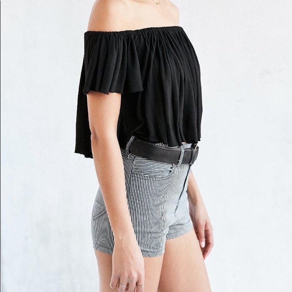 Urban Outfitters crop top 🖤